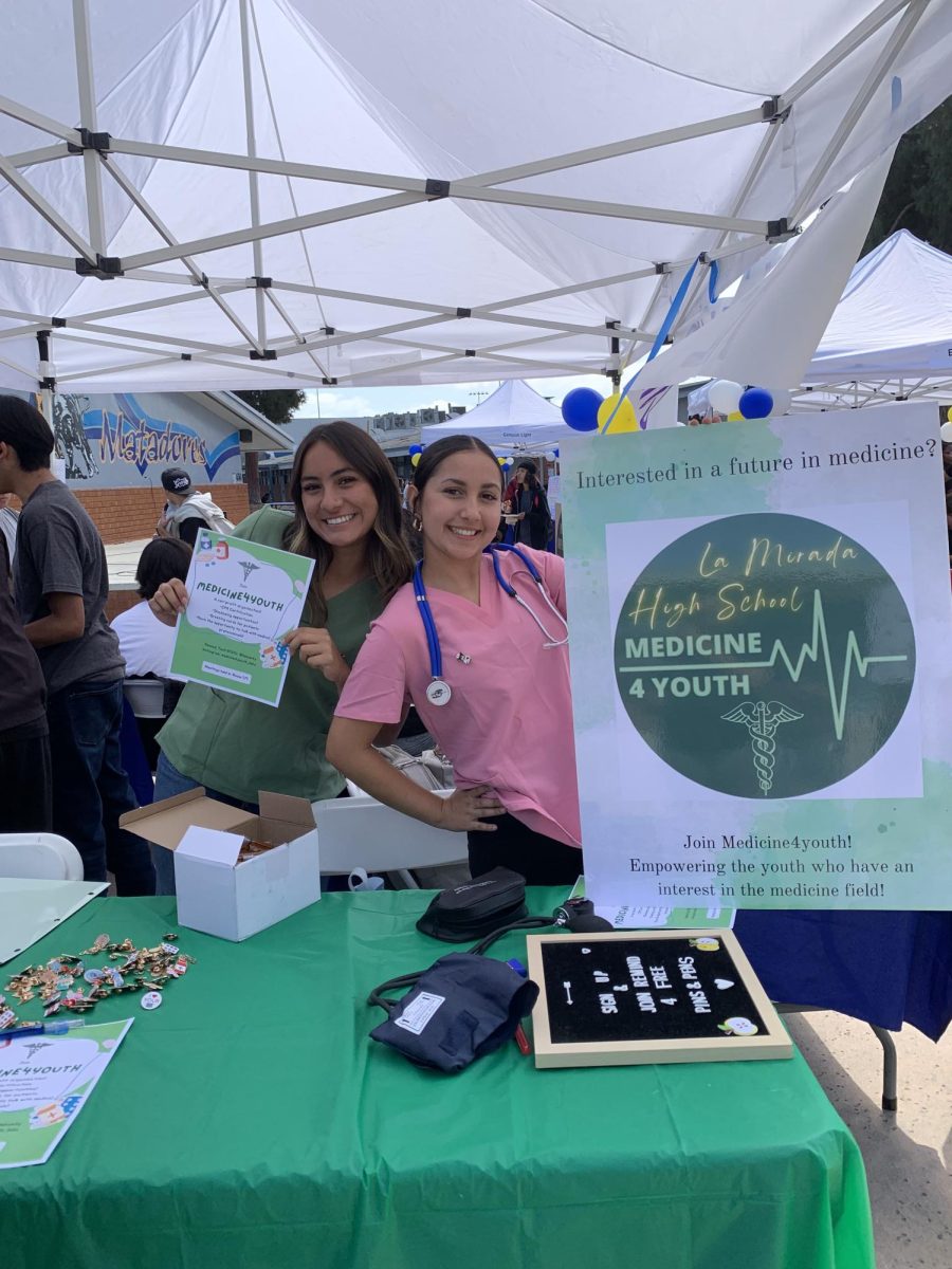 Students Attend Club Rush at Lunch to Join Organizations